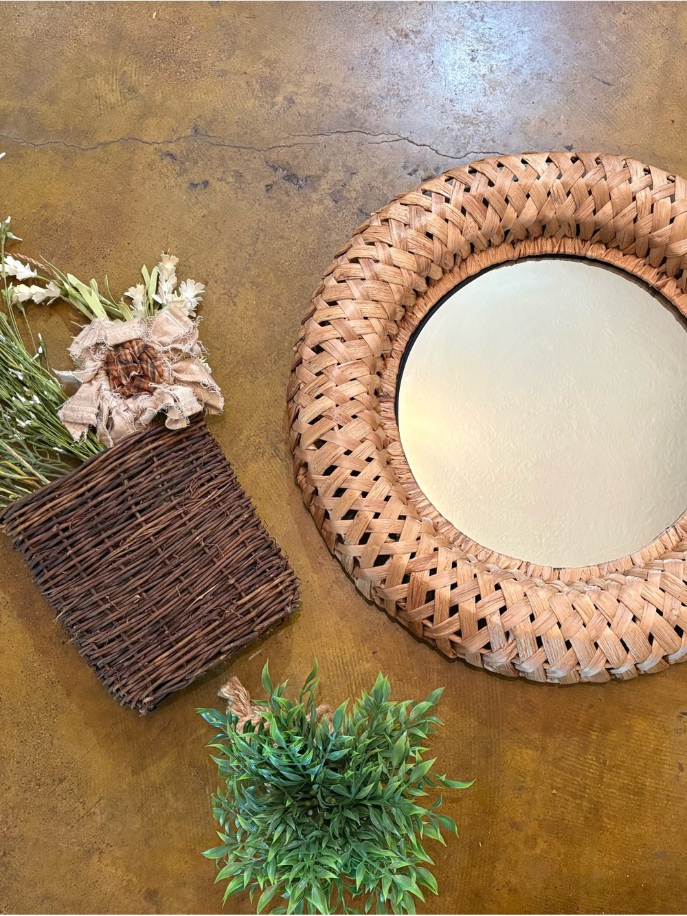 Woven Rattan Round Wall Mirror in Natural Brown